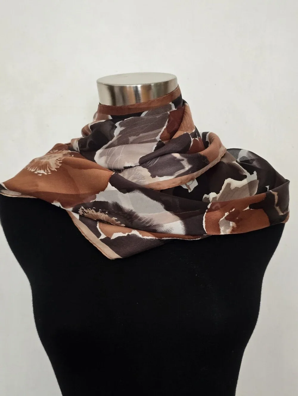 Vintage Jones New York 💯 Silk Scarf